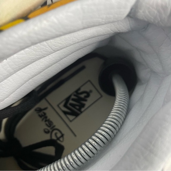 VANS x DISNEY collaboration “Mickey and friends” mens size 10.5 or wmns size 12 - Picture 4 of 11